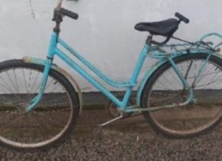 Mulher vê homem com sua bicicleta furtada e ajuda polícia a recuperar o bem em Araranguá