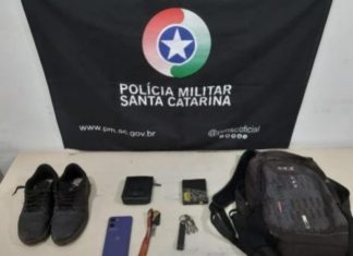 Ladrão é flagrado com tênis da vítima no pé e R$ 502 no bolso em Araranguá