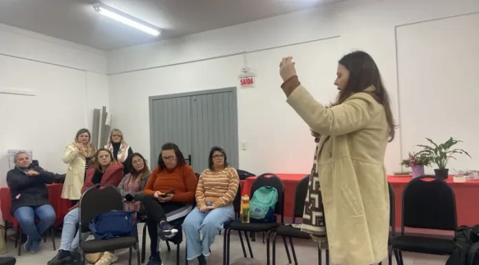 Professores da Rede Municipal de Ensino participam de formação sobre alfabetização