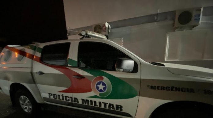 Fuga frustrada: Jovem de 21 anos é preso por tráfico em Araranguá