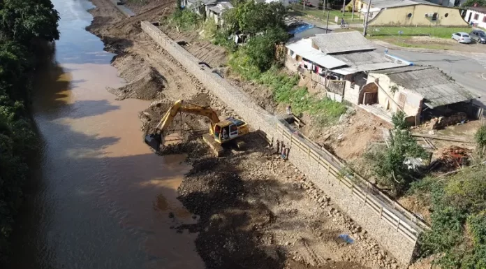 Jacinto Machado: Contenção protegendo a área urbana