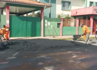 Sombrio: Lombada elevada é instalada em frente à escola no bairro São Luiz