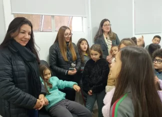 Alunos da Escola Alda Santos de Vargas conhecem funcionamento da Prefeitura de Sombrio