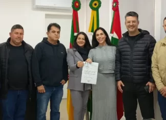 Deputada Geovania de Sá entrega emenda de R$ 200 mil para custeio da Atenção Primária à Saúde em Sombrio