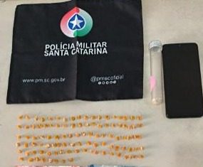 PM impede tráfico e apreende adolescente com 103 pedras de crack em Arroio do Silva