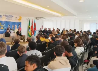 Balneário Gaivota: Alunos participam de resenha com os ex-jogadores Uendel e Magrão