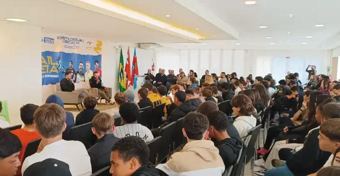 Balneário Gaivota: Alunos participam de resenha com os ex-jogadores Uendel e Magrão