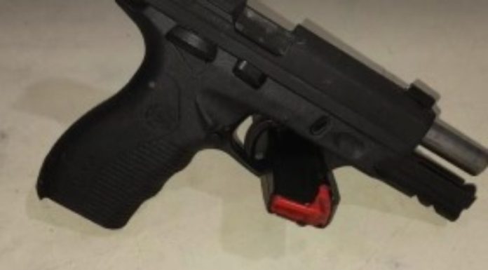 Homem embriagado é preso com arma de fogo na faixa de areia em Passo de Torres