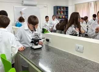 Laboratório de Ciências da Escola Alda recebe visita de estudantes do município de Ermo