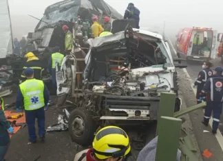 Grave acidente envolve 15 veículos na BR 101 em Sangão