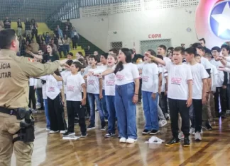 Formatura do PROERD reúne alunos das redes municipal e estadual em Praia Grande