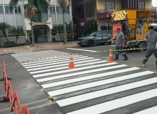 Sombrio testa novo material para pintura de faixas de pedestre em vias de maior movimento