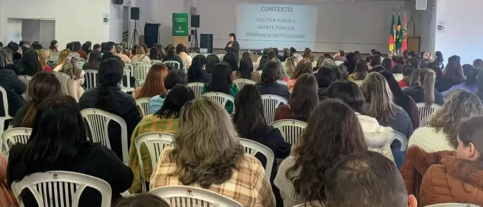 Sombrio realiza Seminário Escolarização Aberta com foco em inovação pedagógica