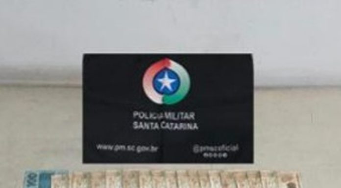 Dupla é flagrada com drogas e presa no centro de Sombrio