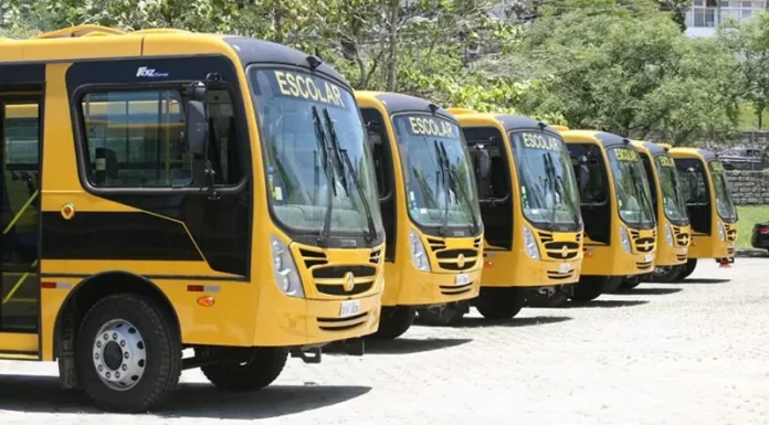 Praia Grande conquista novos ônibus escolares