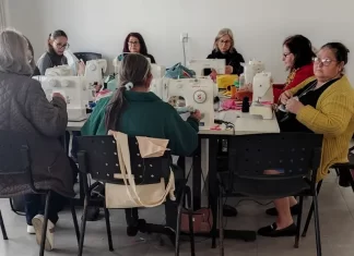 Curso gratuito de costura em artesanato é realizado em Sombrio