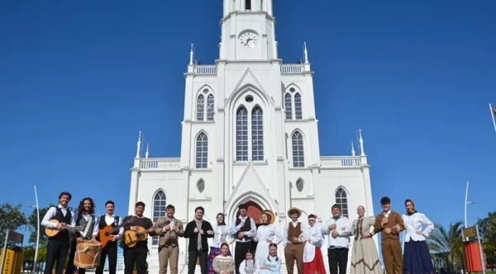 Grupo leva cultura açoriana a cidades do estado e recebe comitiva dos Açores