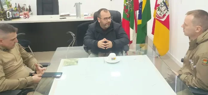 Prefeitura e Polícia Militar discutem reforço na segurança de Sombrio