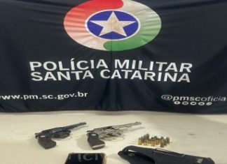 Suspeitos armados caem de moto e são presos em Passo de Torres