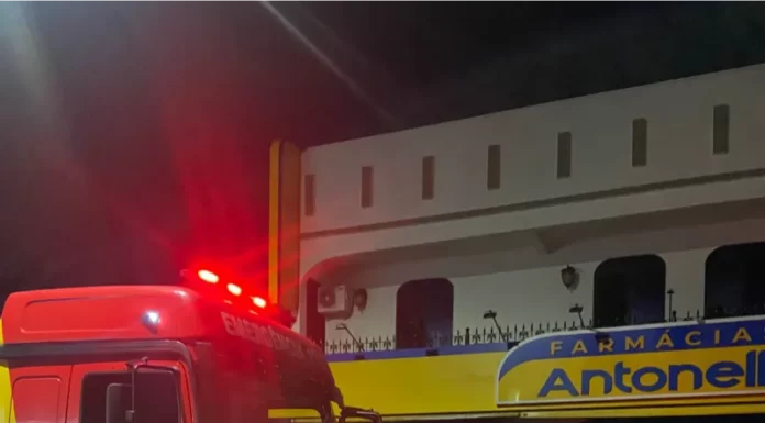 Incêndio atinge farmácia em Turvo