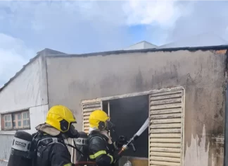 Incêndio destrói residência e mobiliza bombeiros em Araranguá