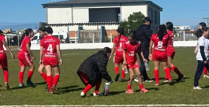 Equipes gaivotenses estreiam com vitória e empate no Catarinense Escolar de Futebol
