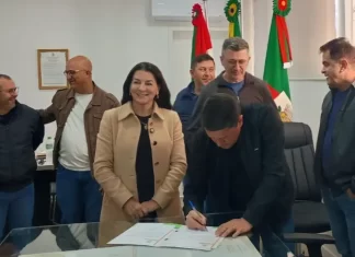 Prefeitura de Sombrio assina Ordem de Serviço para pavimentação de rua no bairro São Pedro