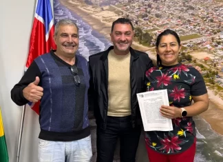 Famílias do bairro Santa Fé recebem suas escrituras em Balneário Gaivota
