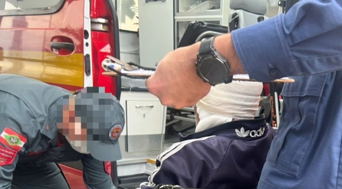 Covardia: Idoso é agredido com socos e pauladas em Sombrio