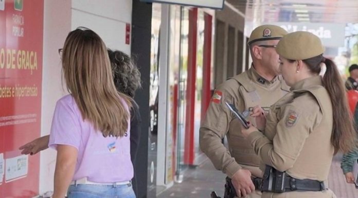 PMSC participa de ação conjunta de atendimento à população em situação de rua em Araranguá