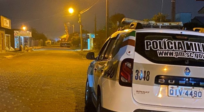 Homem é flagrado com revólver em frente a bar em Jacinto Machado