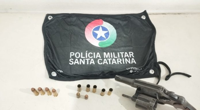 Homem é preso com revólver durante a madrugada em Jacinto Machado