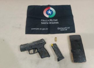 Homem é preso com pistola 9mm em Sombrio