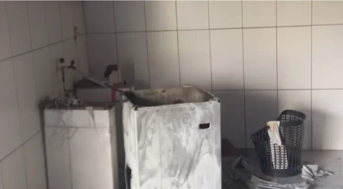 Máquina de lavar pega fogo e mobiliza bombeiros em Sombrio