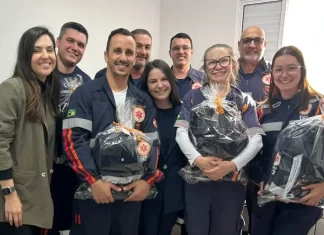 Profissionais do SAMU de Sombrio recebem novos uniformes