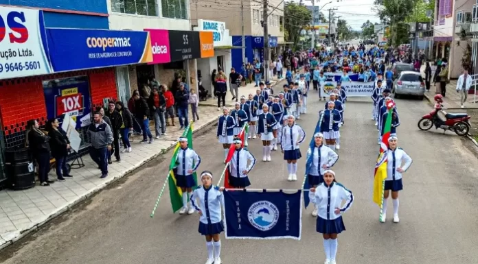 Desfile Cívico marca celebrações da Independência em Praia Grande