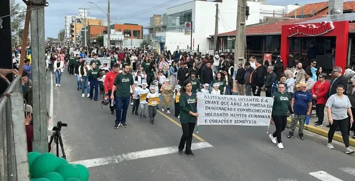 Balneário Gaivota: Dia da Pátria é comemorado com um grandioso desfile na Avenida Beira Mar