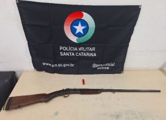 Flagrante em Santa Rosa do Sul: homem é preso com espingarda e munição em carro