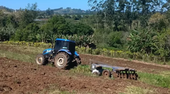 Hora-máquina garante apoio direto aos agricultores de Sombrio