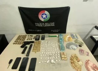 Polícia Militar prende jovem por tráfico de drogas e apreende arma de uso restrito em Araranguá