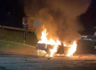 Veículo pega fogo e motorista fica ferido em acidente na BR-101, em Sombrio