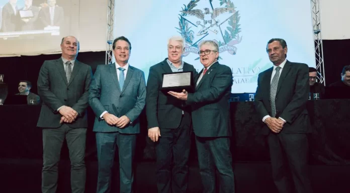 Hospital Nossa Senhora de Fátima recebe homenagem durante celebração dos 75 anos da Paróquia São Sebastião