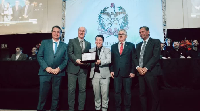 Prefeitura de Praia Grande recebe homenagem durante os 75 anos da Paróquia São Sebastião