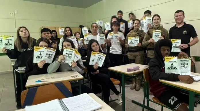 Campanha Seja Visto realiza palestras em escolas de Sombrio