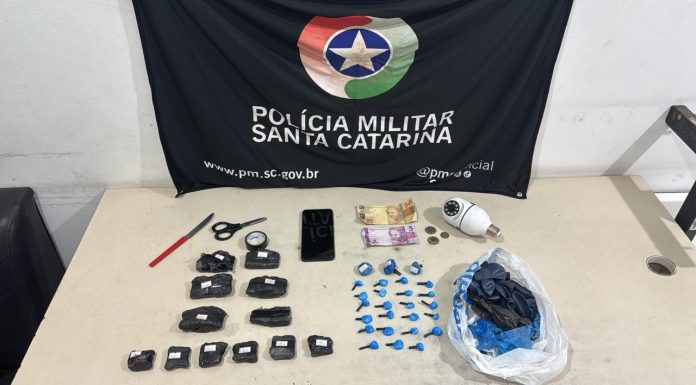 PM Apreende Drogas e Prende Mulher em Passo de Torres