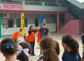 Sombrio entrega kits do programa Defesa Civil na Escola
