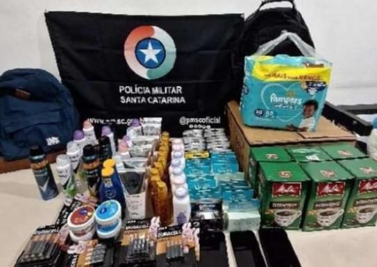 Quadrilha é flagrada com carro cheio de produtos furtados em Sombrio