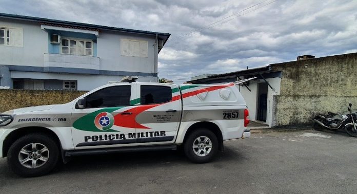 Homem é preso em flagrante após furtar supermercado em Turvo