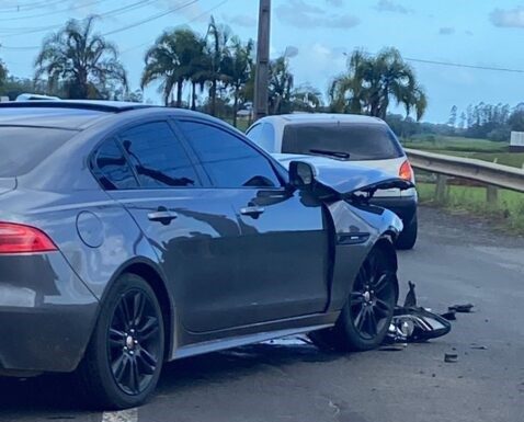 Motorista de Jaguar é preso por embriaguez após acidente que deixou três feridos na SC-447, em Morro Grande