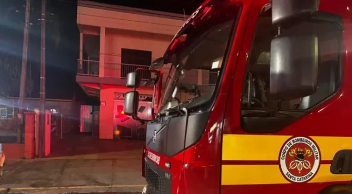 Sargento da PM salva família de incêndio em apartamento no bairro Jardim das Avenidas, em Araranguá
